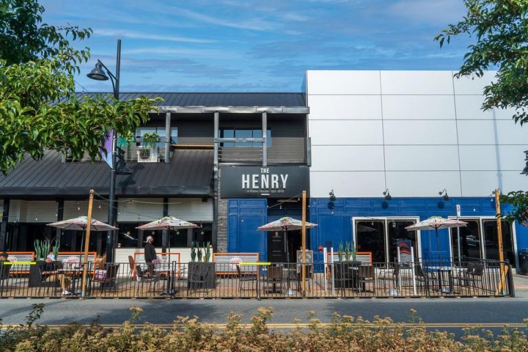 The Henry Pub Surrey BC 768x512